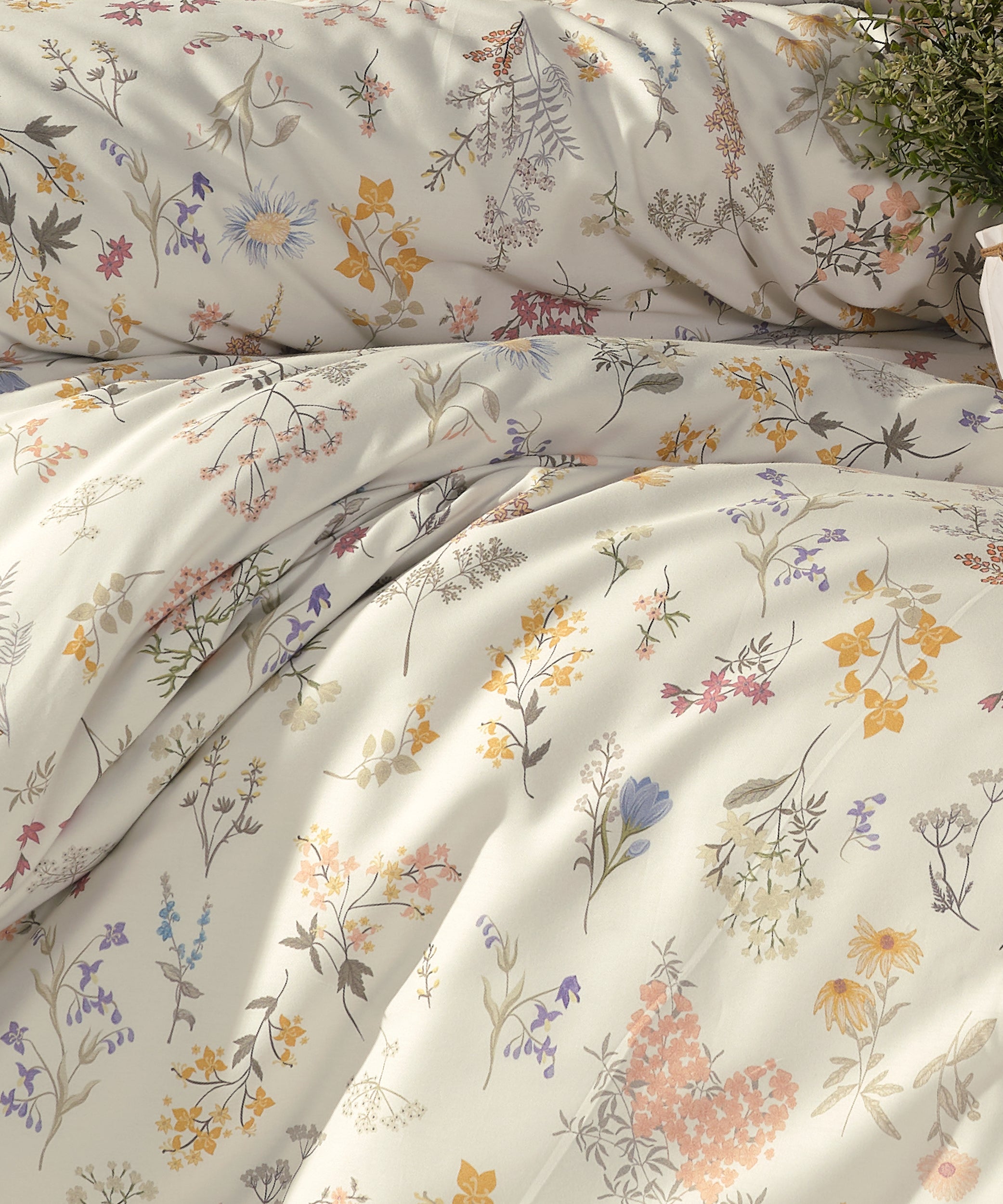 %100 Cotton Saten Midnight Cream Duvet Cover Set Detail