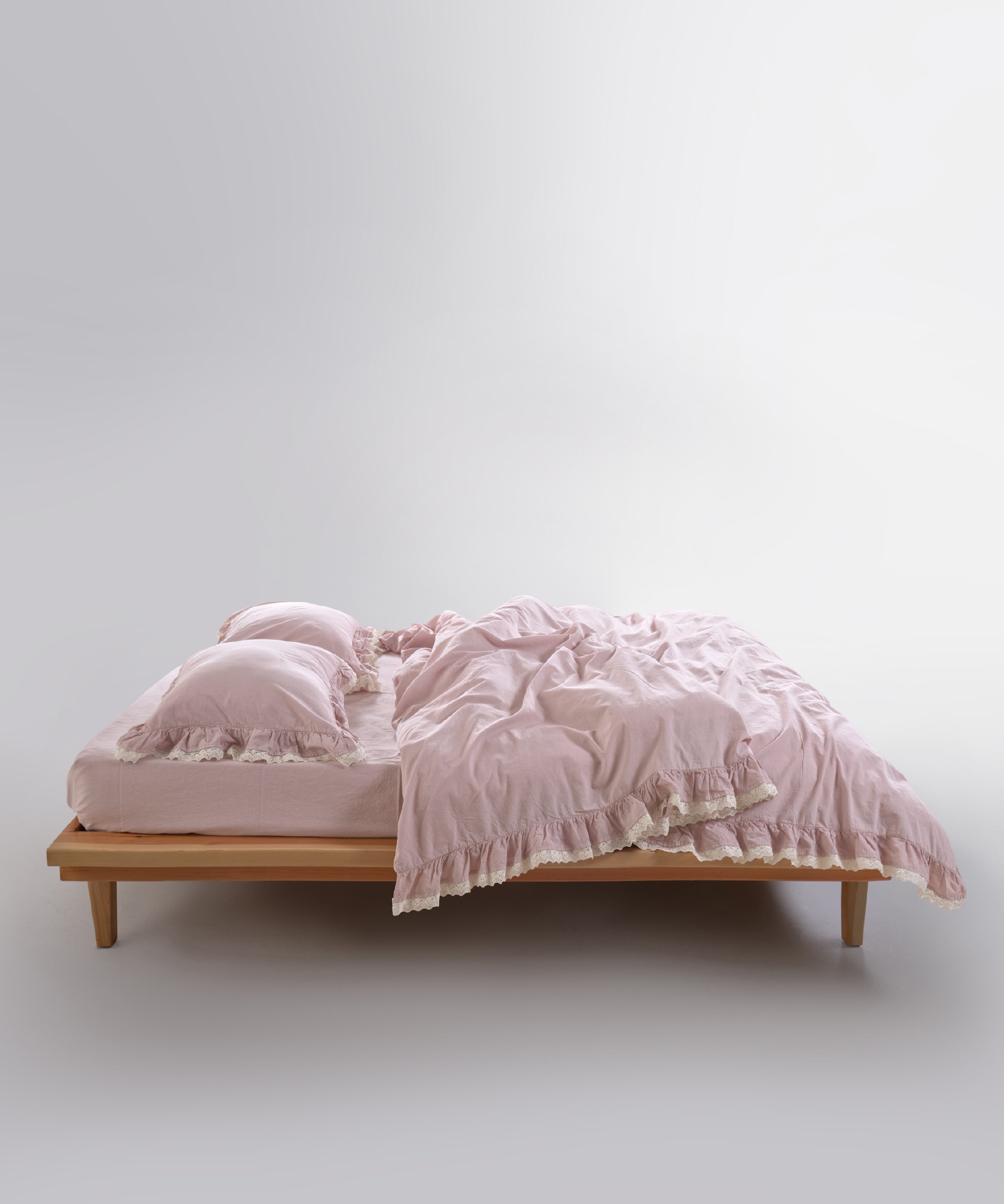 Four-Sided Frill Design with Delicate Guipure Finish