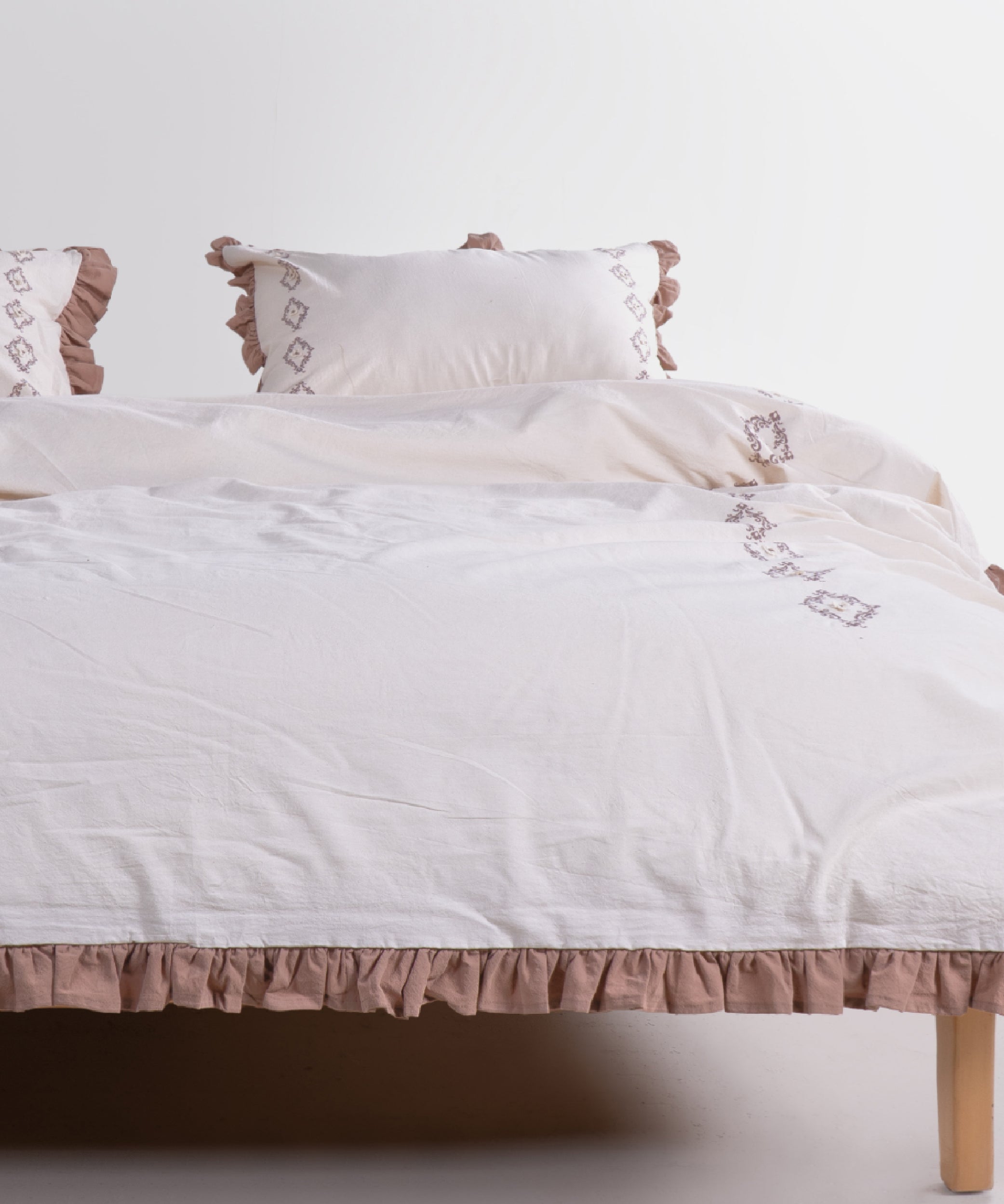 Romantic stonewashed cotton bedding