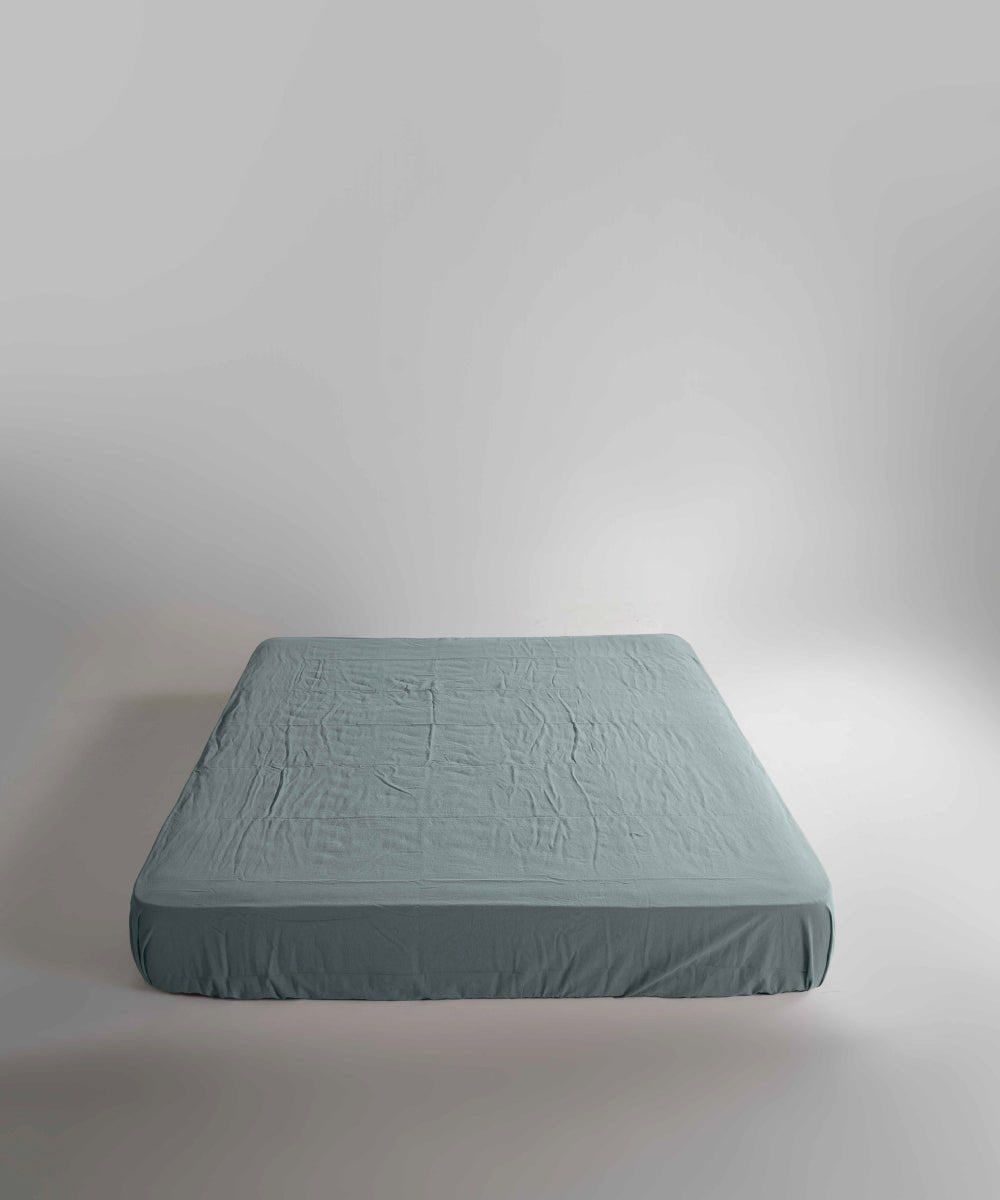 Natural Green fitted sheet made from 100% stonewashed cotton. Features elasticated edges, a smooth relaxed finish and a secure fit for deeper UK mattresses.