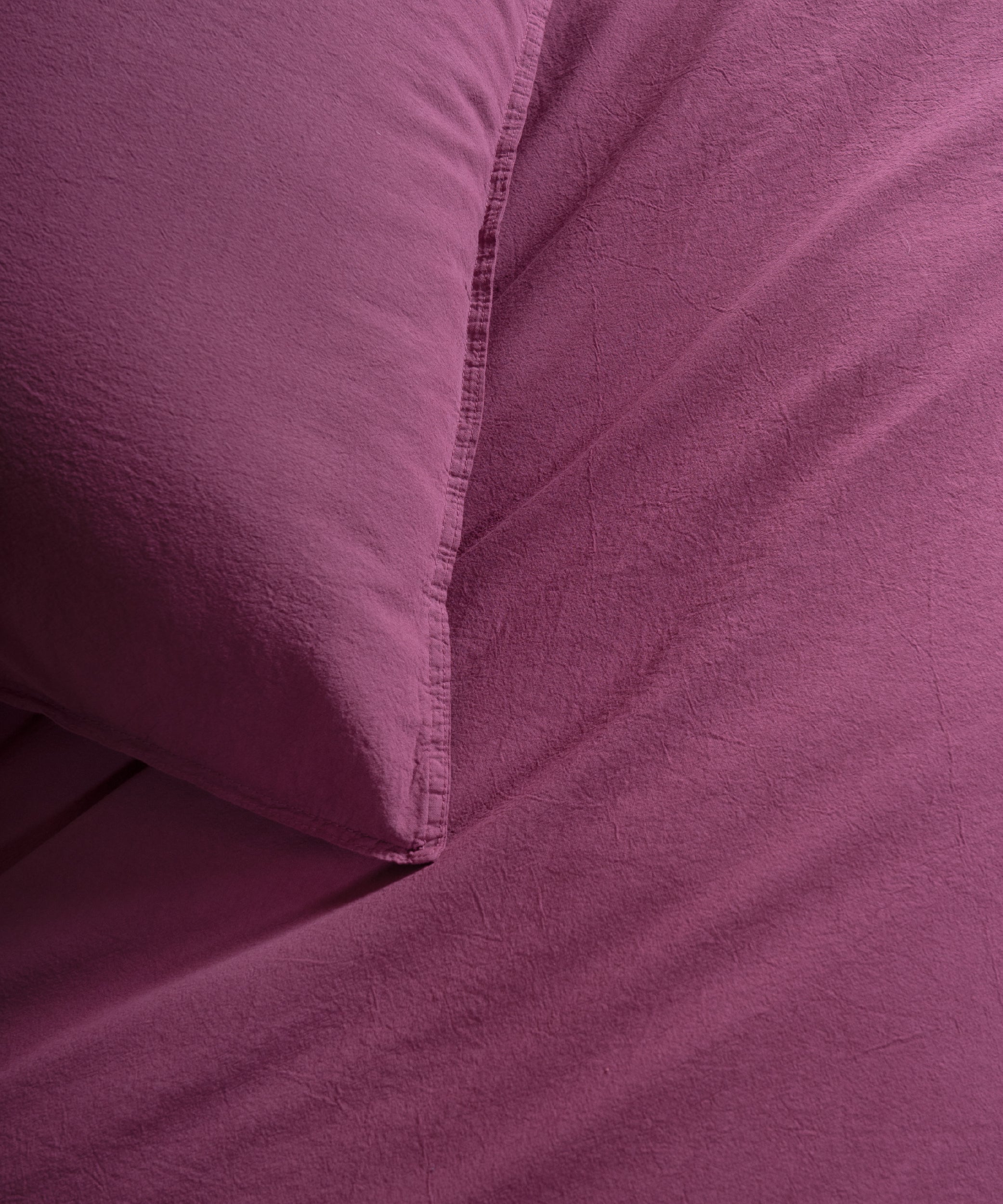 Complete Raspberry stonewashed cotton duvet cover and pillowcase set, soft breathable bedding available in UK and US sizes.