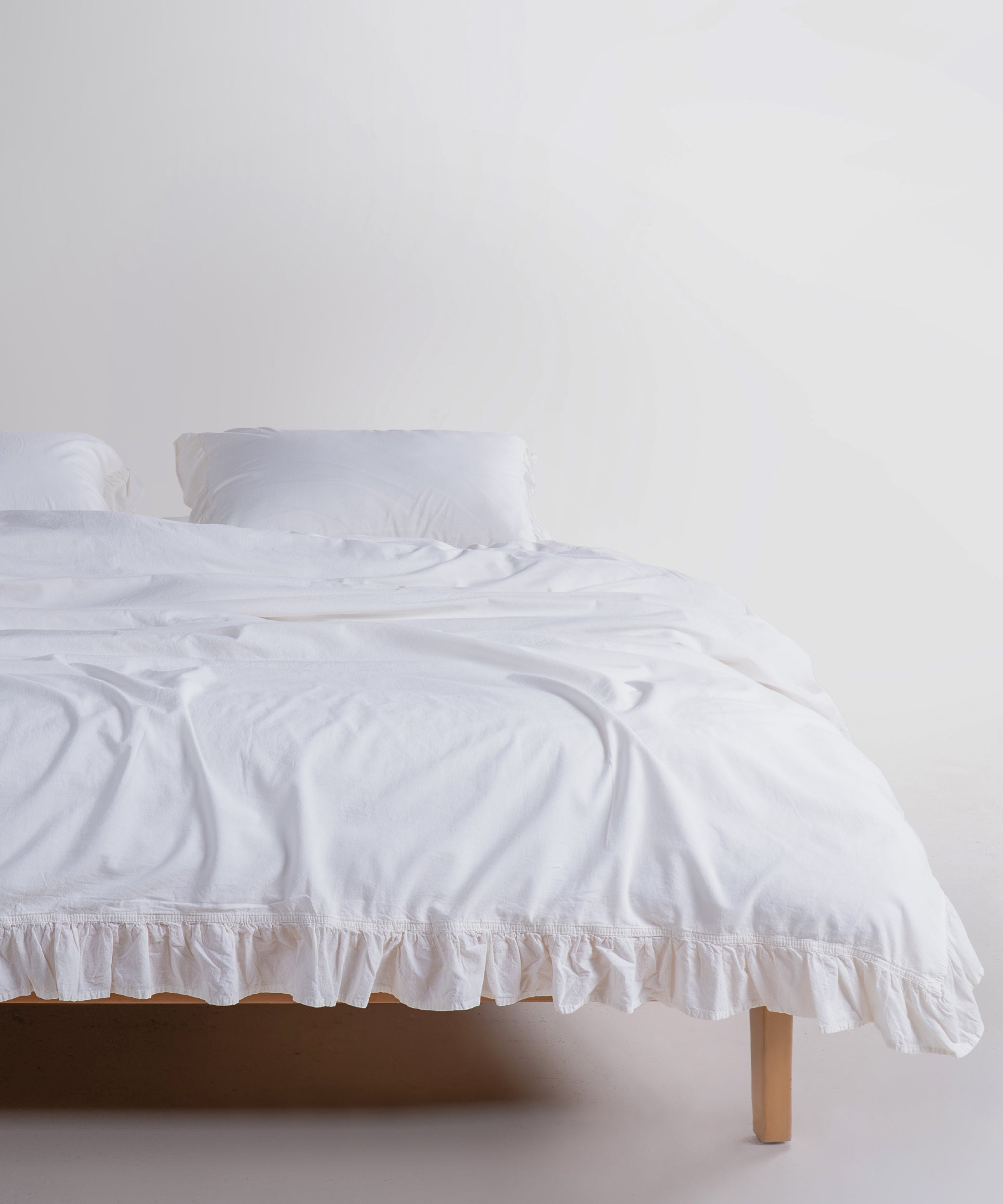 Exclusive 100% cotton bedding set with elegant ruffle detail – soft, breathable and available in UK & US sizes.