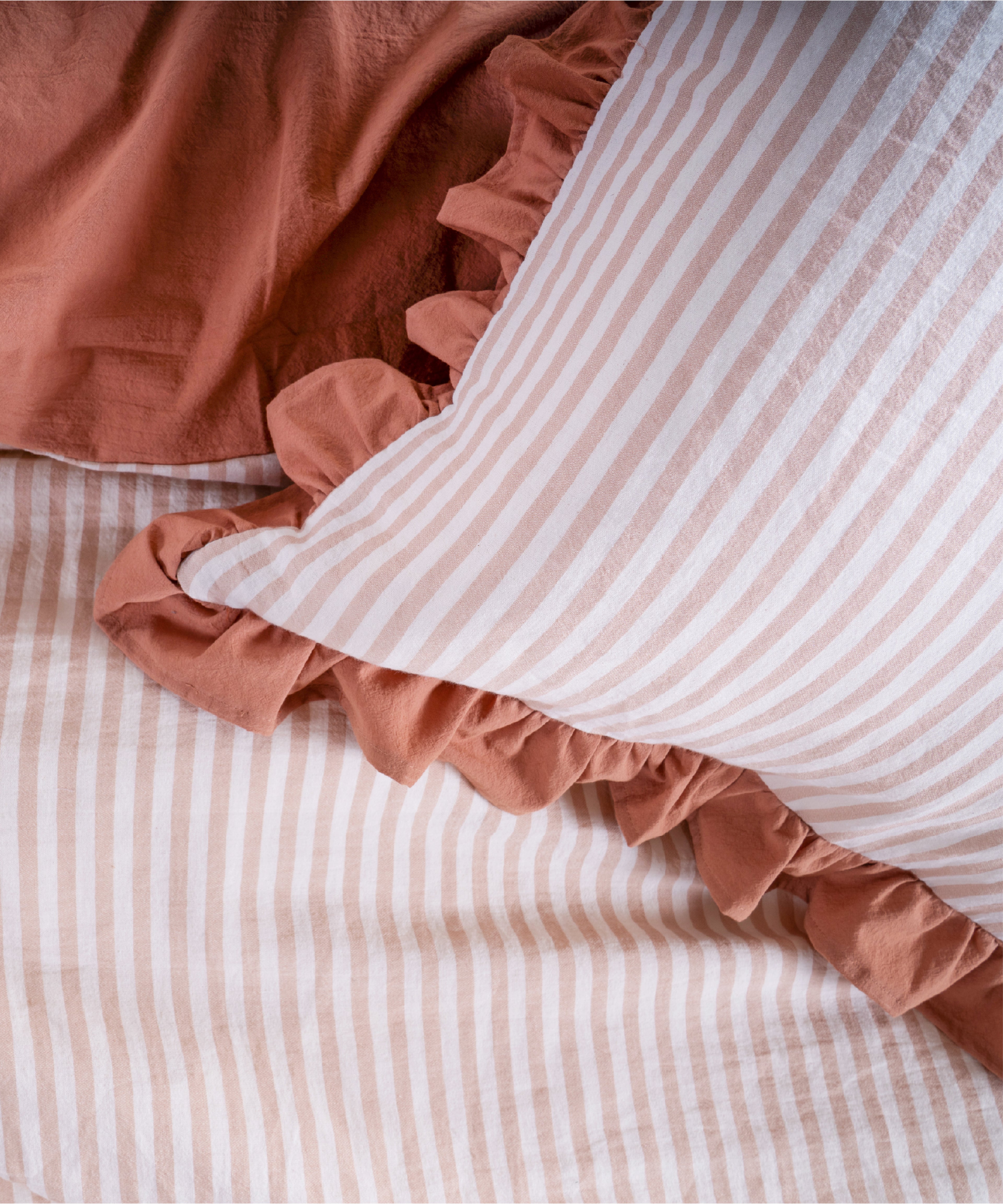 Ruffled edge detail on Marrakesh 100% soft cotton duvet cover set