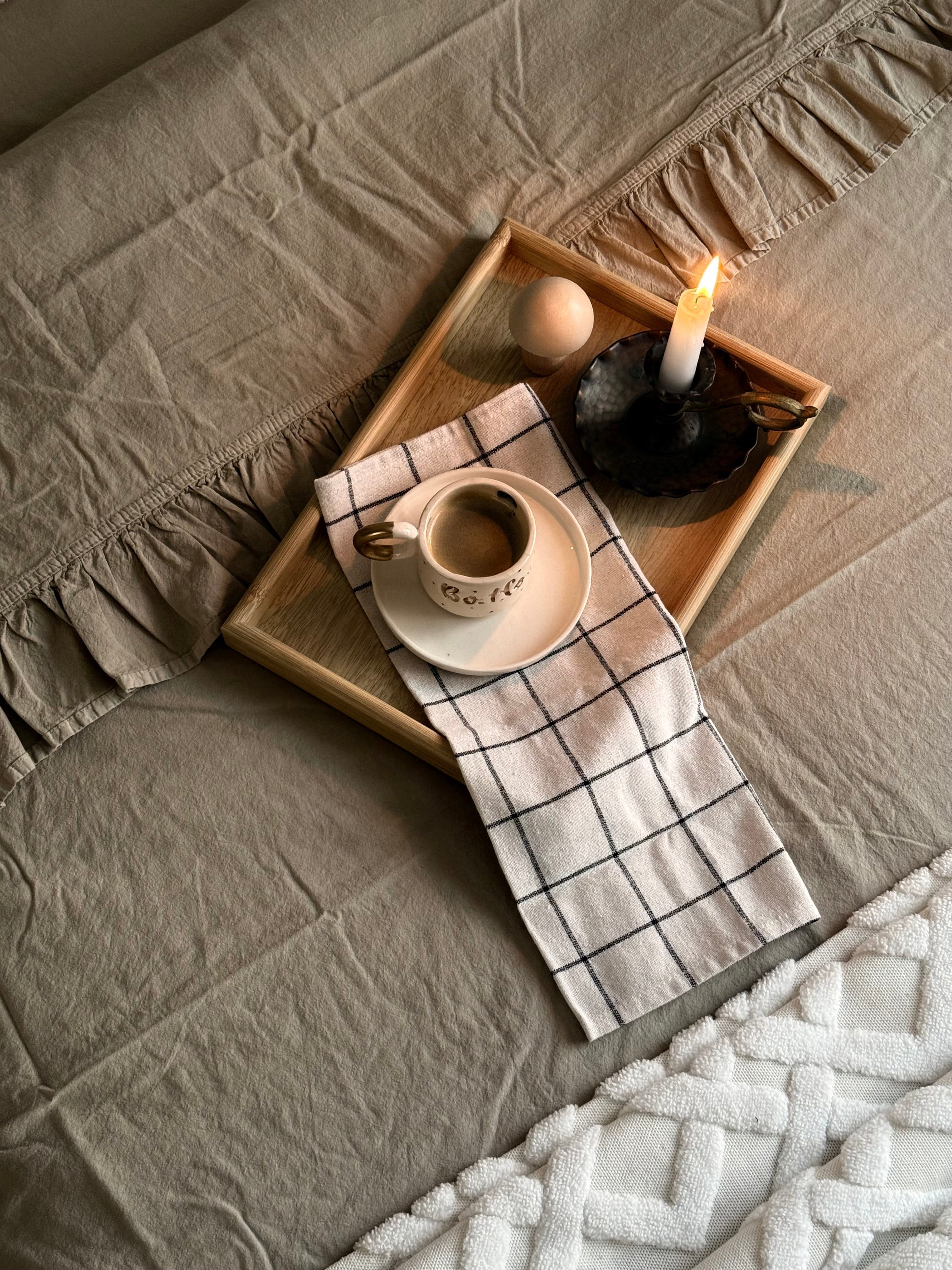 How to Make Your Bed Look Luxurious at Home