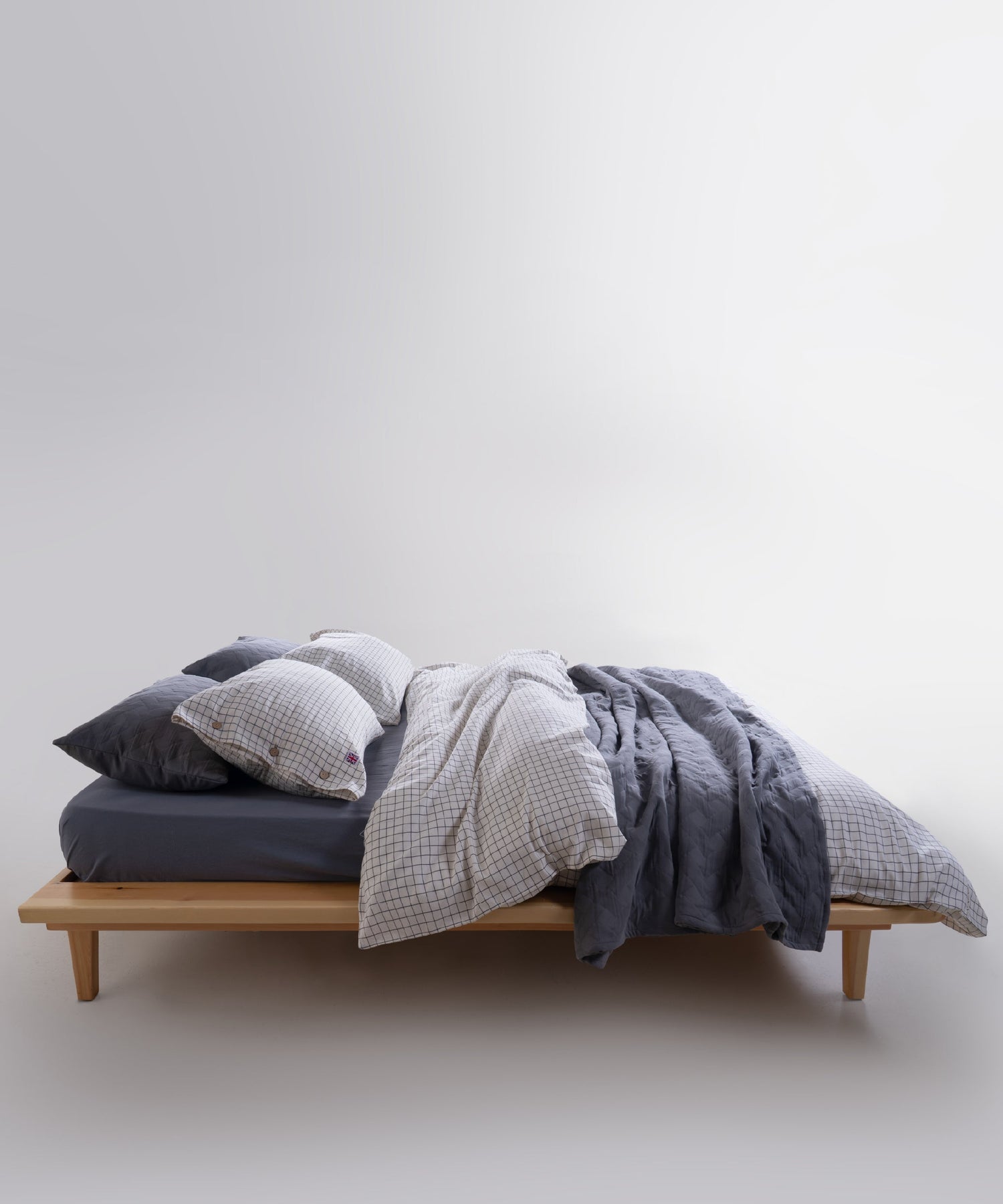 A Calm Grey Morning: Styling a Relaxed British Bedroom with Layered Cotton Bedding