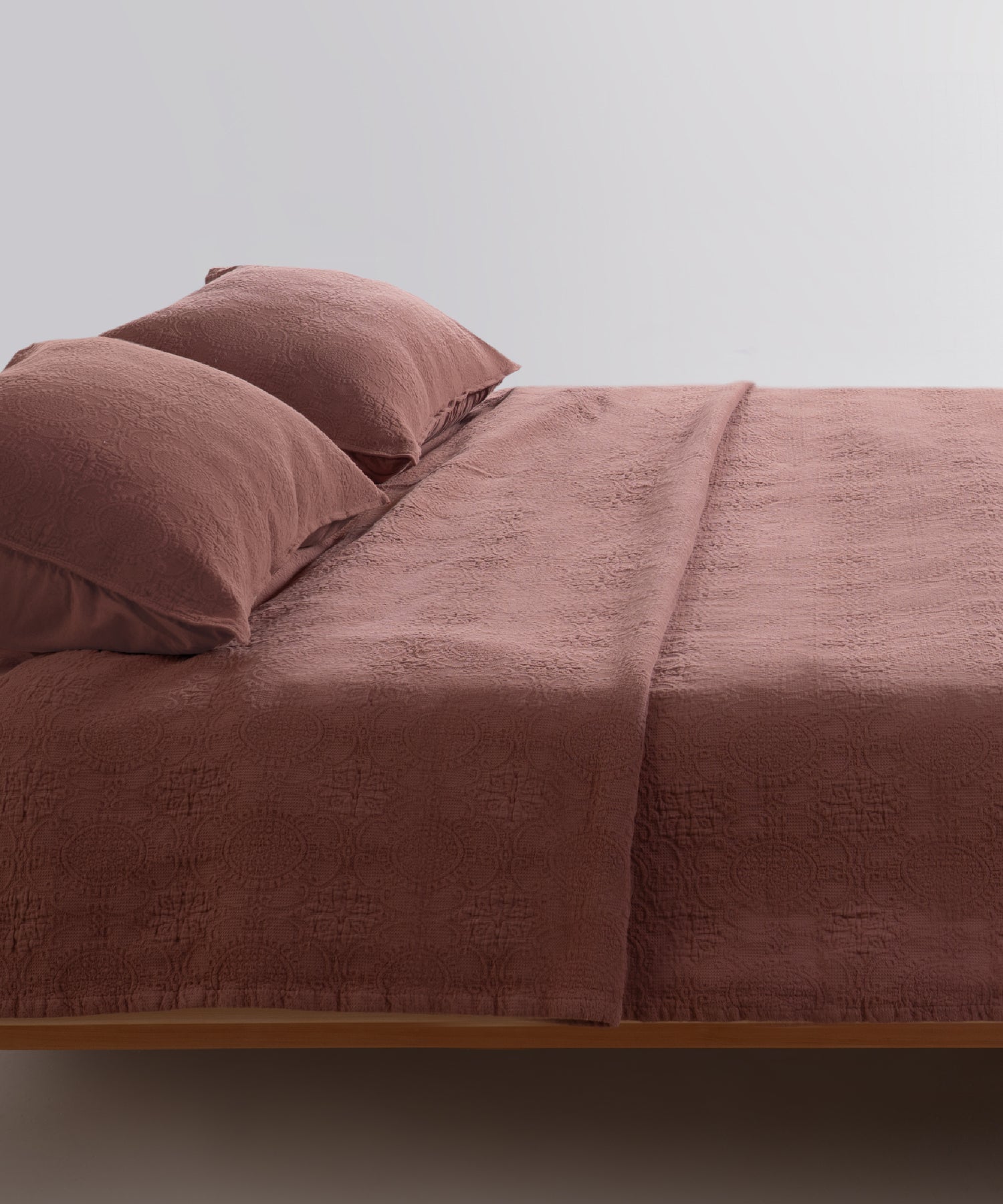 Moisture Absorbing &amp; Skin-Friendly Bedspread