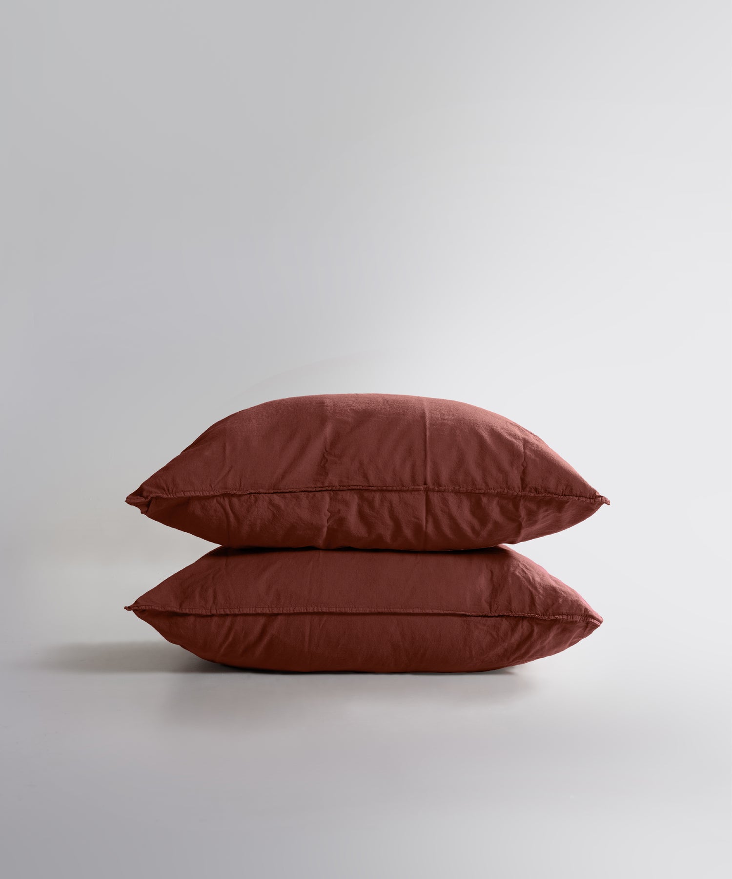 100% cotton pillowcase set in Cinnamon Stick with a soft stonewashed finish. Includes 2 pillowcases, size 50x75cm, breathable and comfortable.