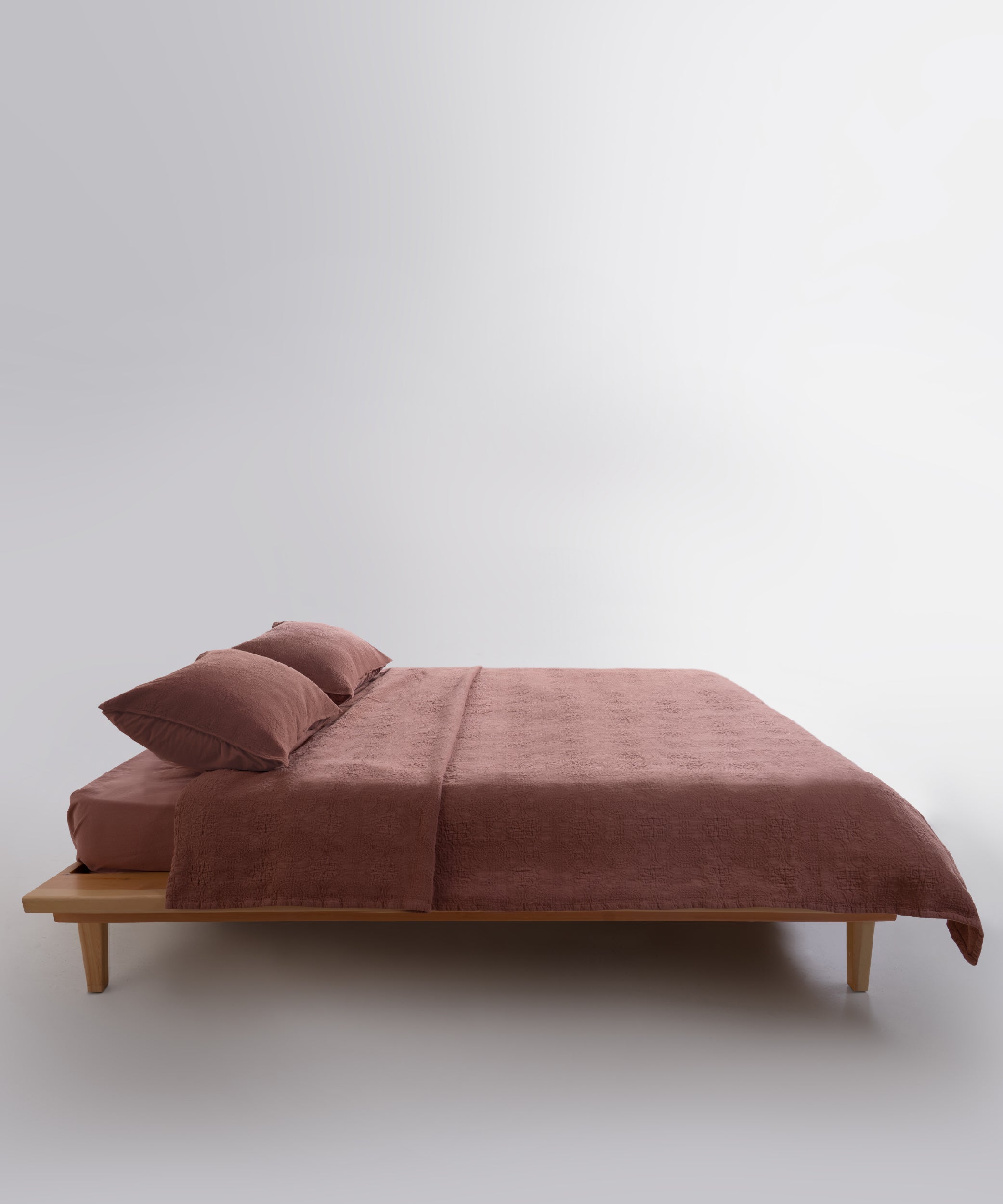 Lightweight 4 Season Quilted Bedspread with Pillowcases