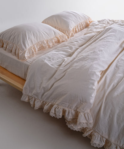 Four-Sided Frill Design for a Romantic Country Look