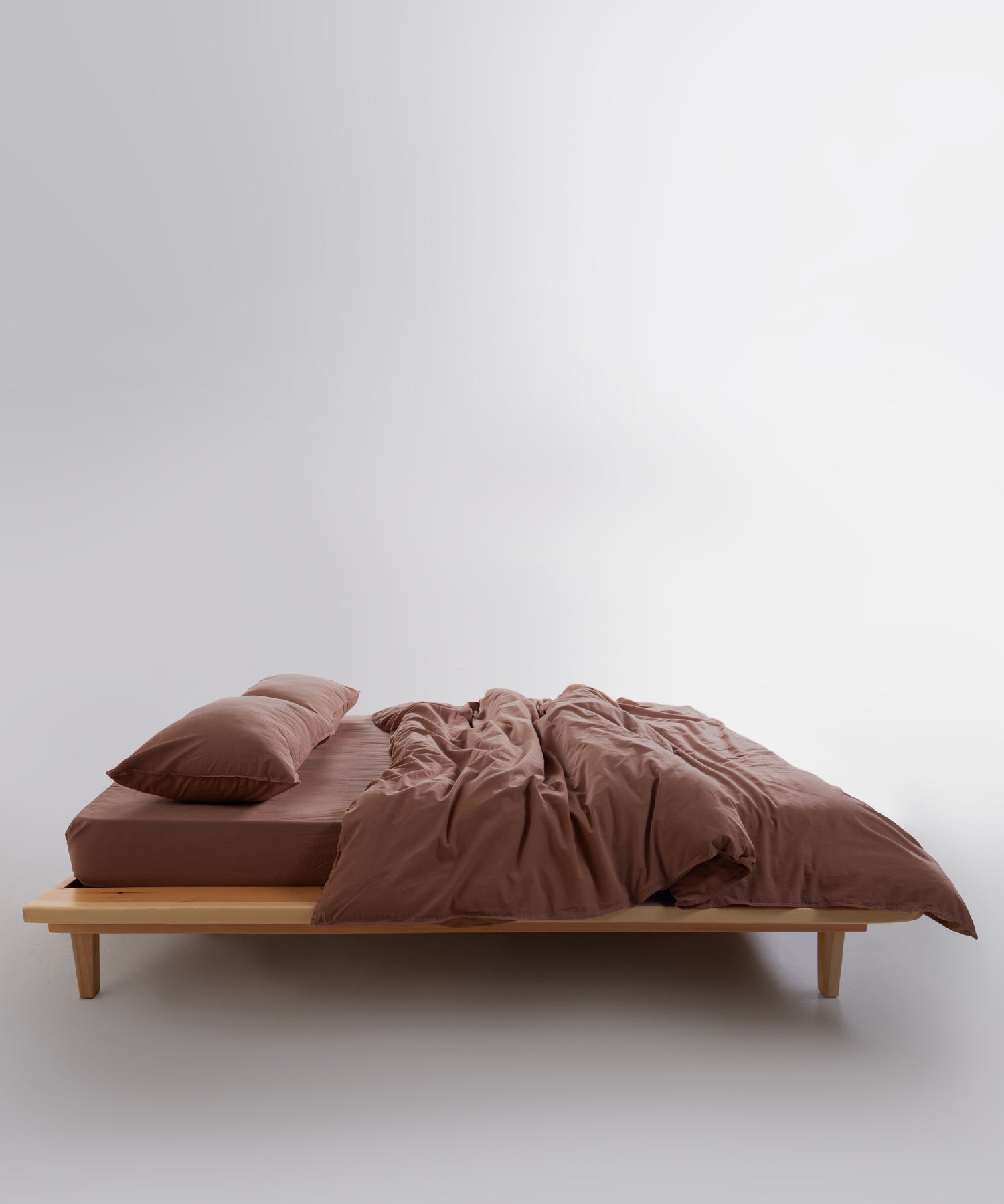 Double-needle stitching, button closure and breathable fabric for long-lasting UK bedding quality.