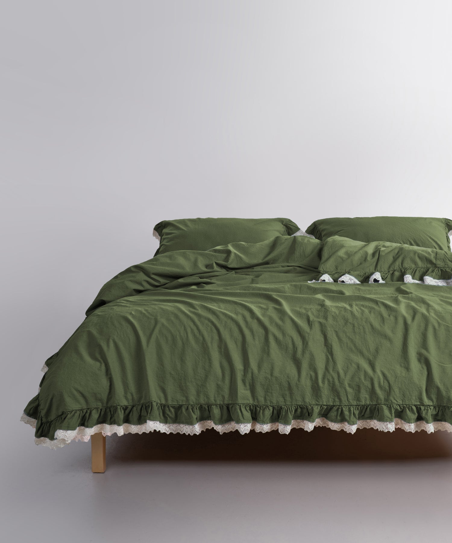 100% Stonewashed Cotton | Rich Botanical Elegance
