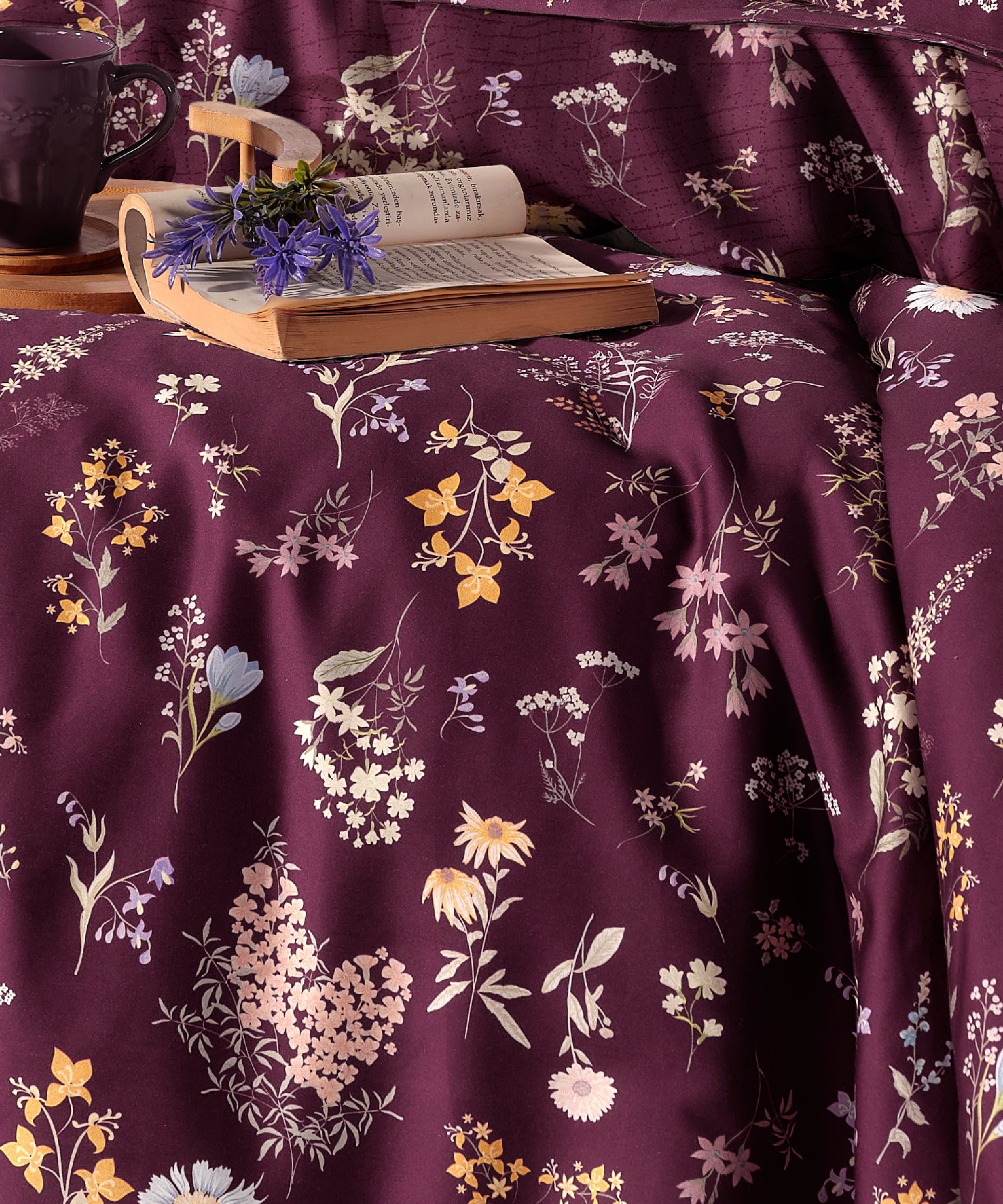 Duvet cover set 100% Cotton Satin Midnight raspberry details