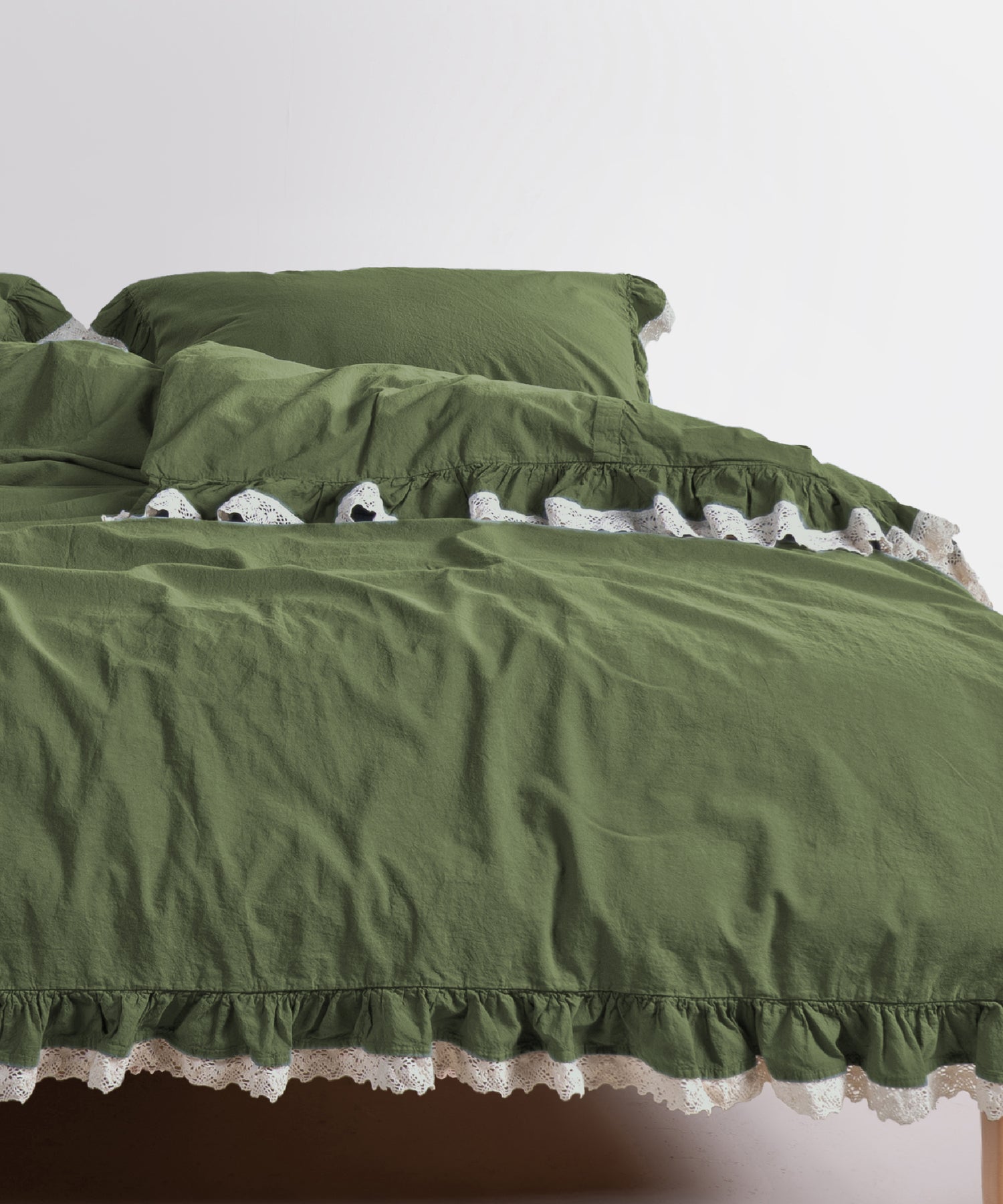 Four-Sided Frill Design with Delicate Guipure Finish