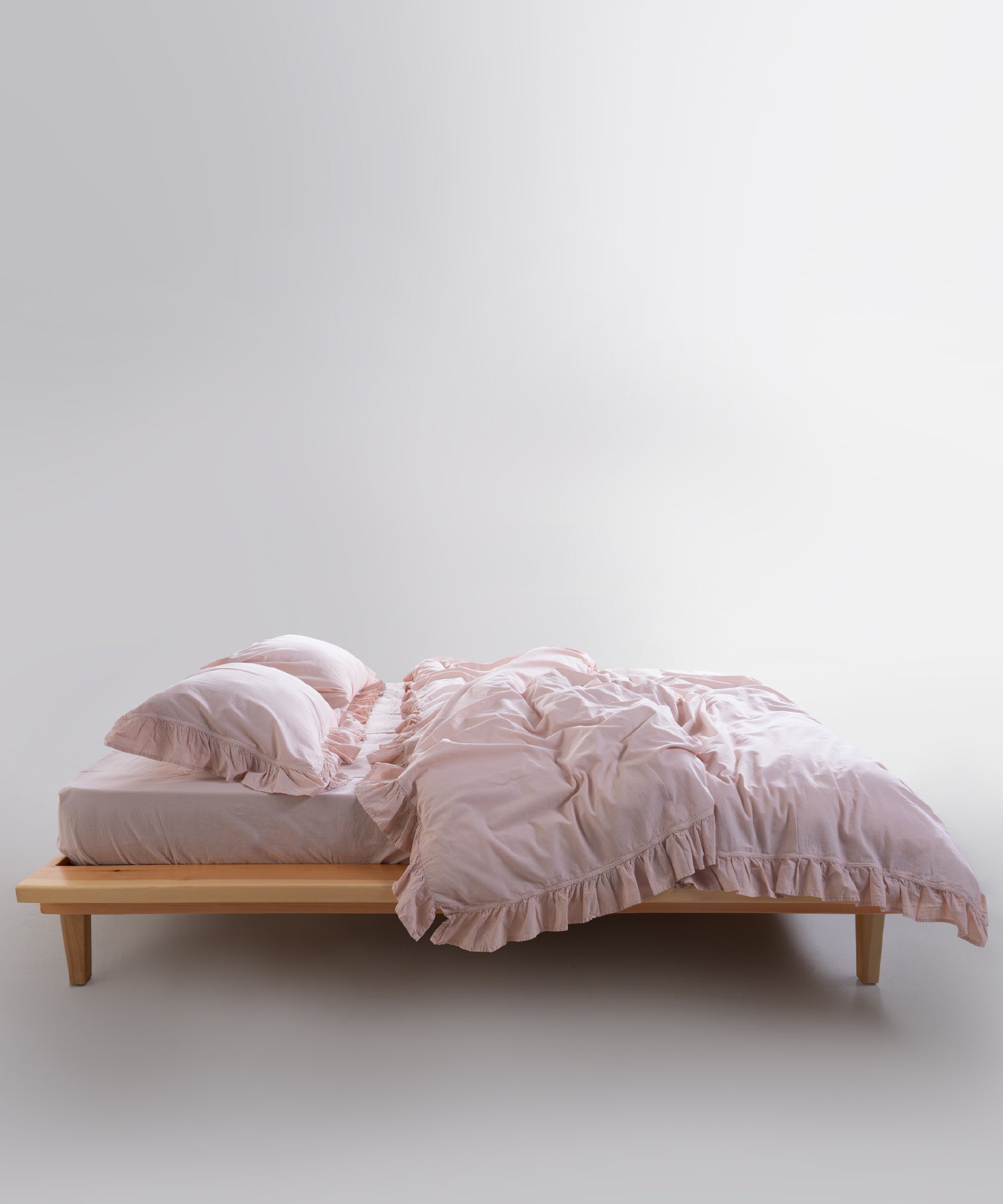 Stonewashed cotton pillowcase with envelope closure detail in Pristine white bedding set