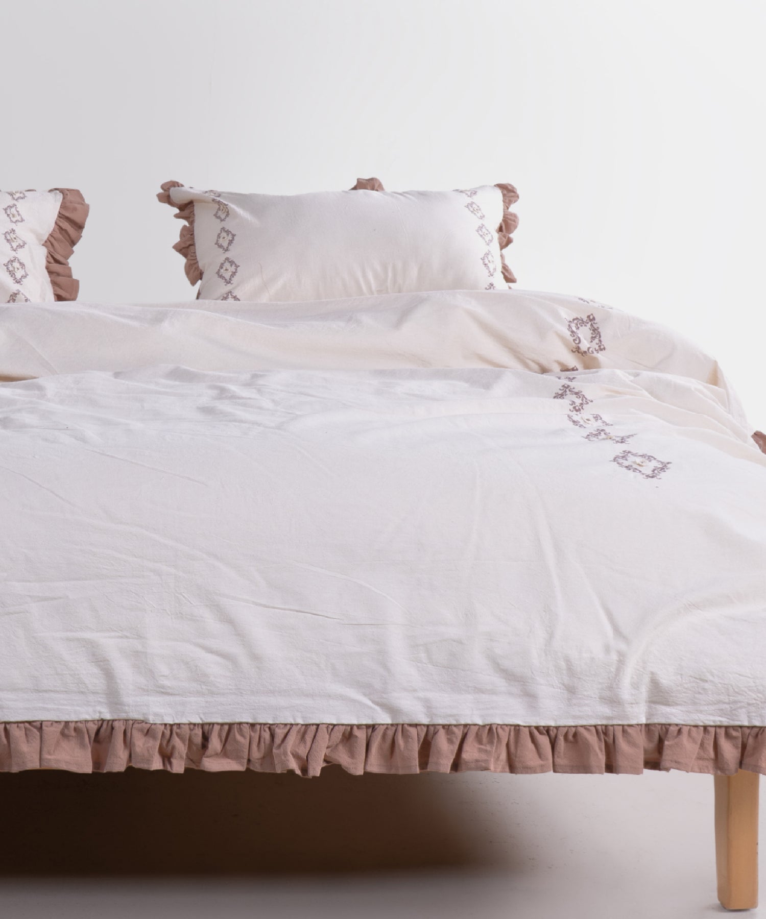 Romantic stonewashed cotton bedding