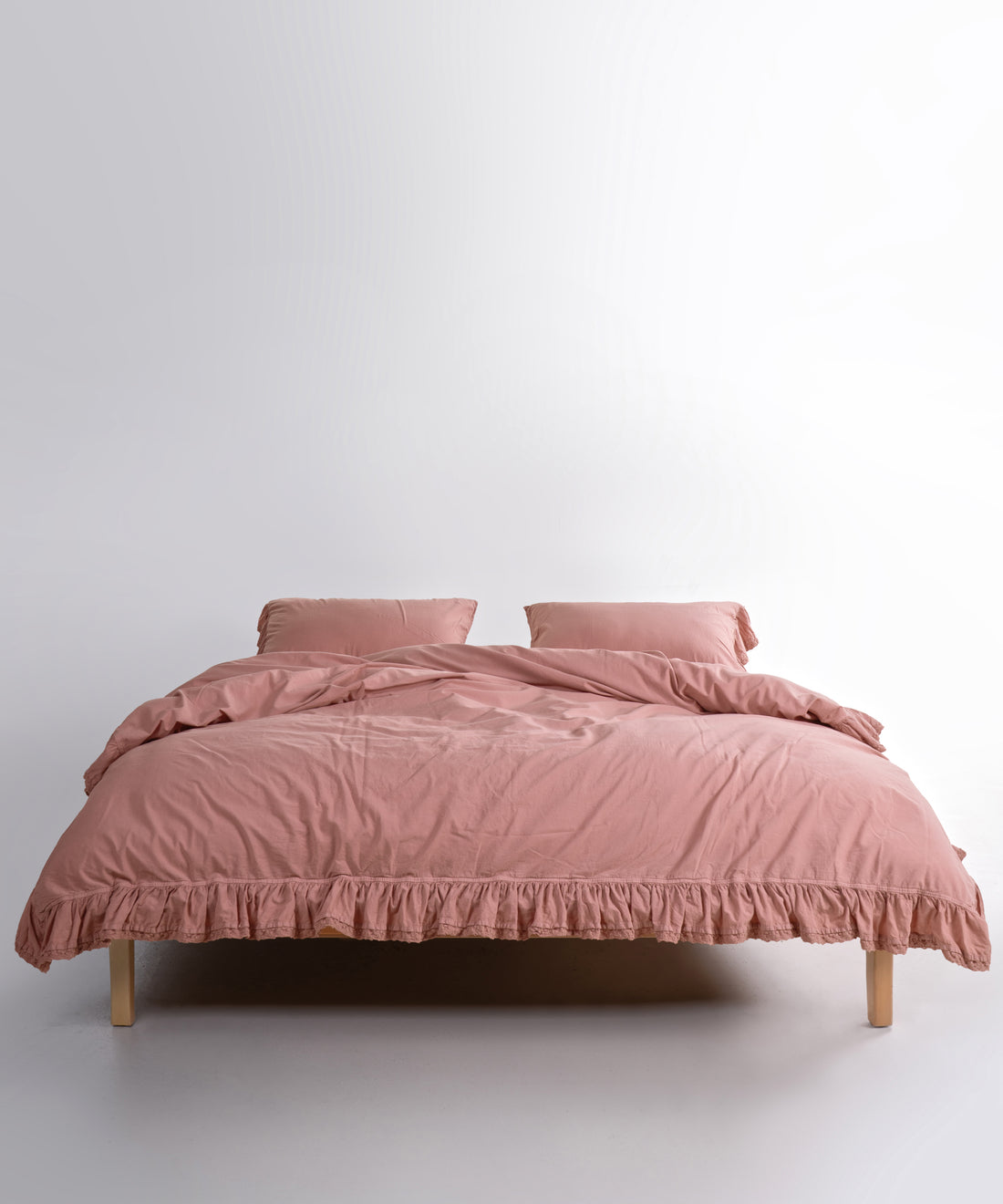Close up of Sicilia New Rose stonewashed cotton duvet cover with elegant ruffle lace trim detail