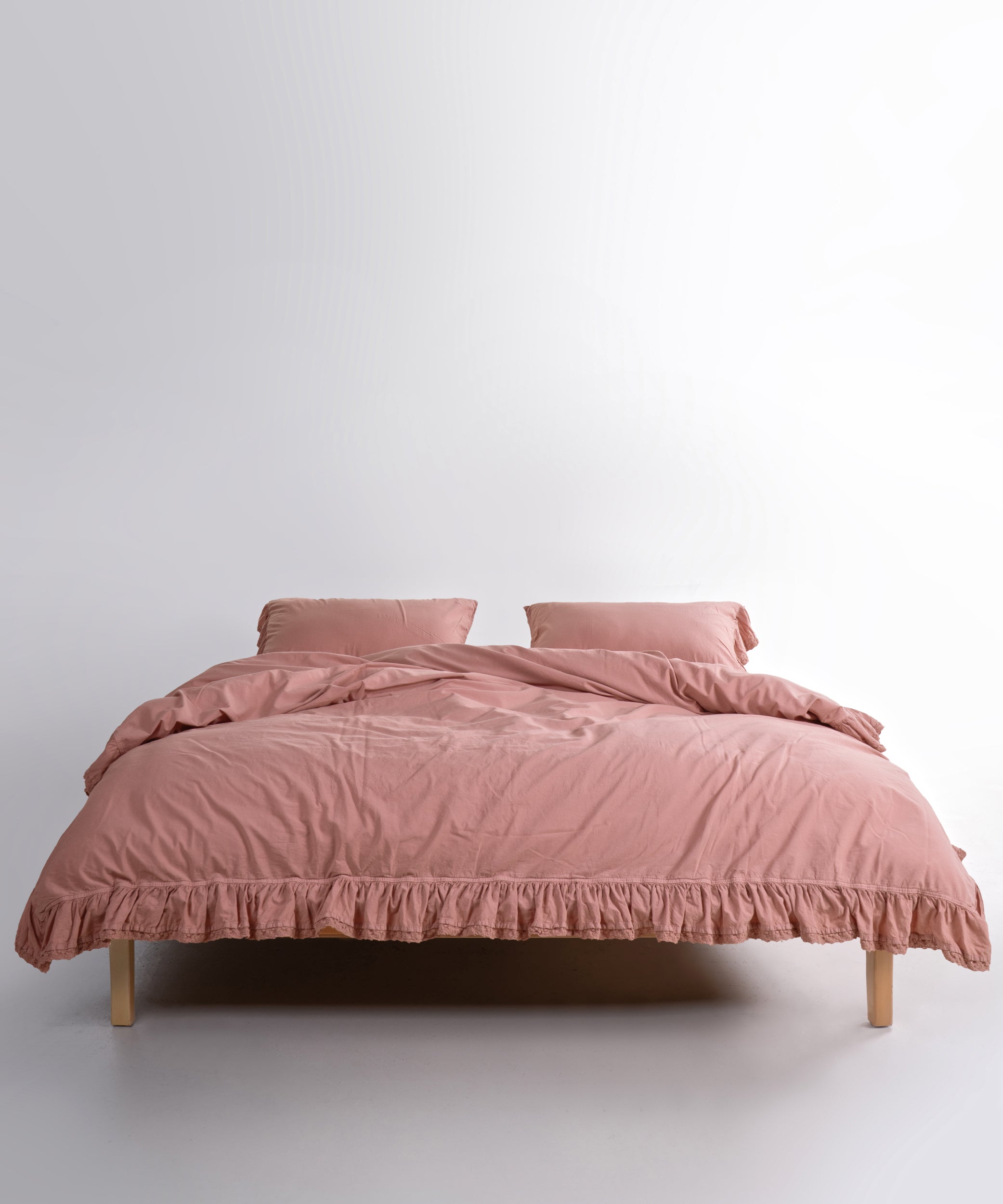 Close up of Sicilia New Rose stonewashed cotton duvet cover with elegant ruffle lace trim detail