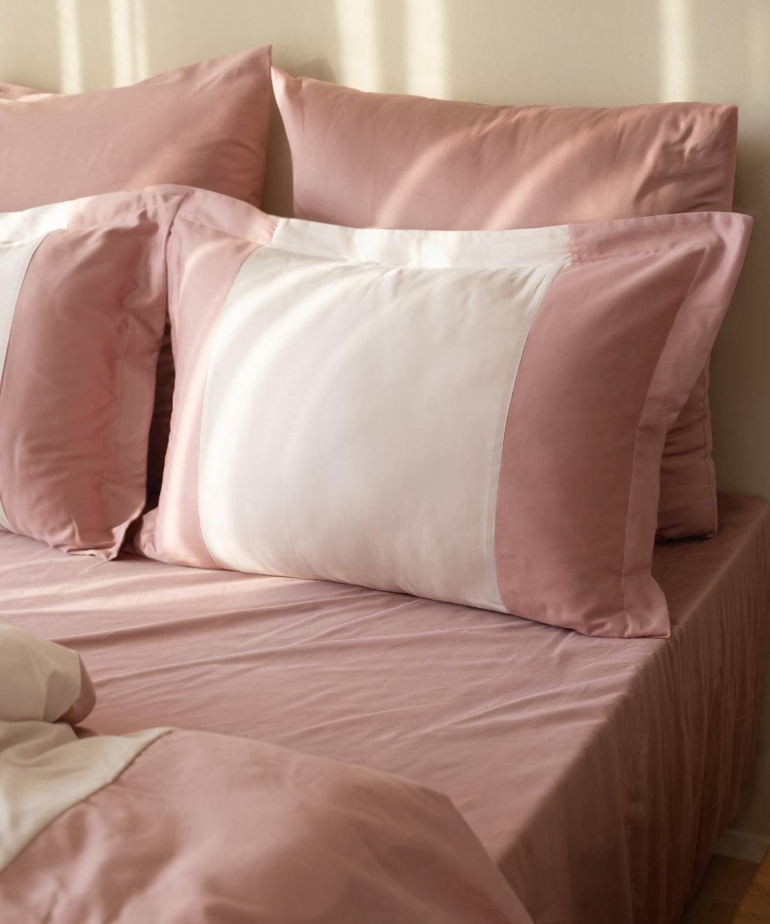 Close-up of 210TC Sateen Oxford pillowcases in Old Rose and Pale Mauve showing silky sateen sheen and border detail