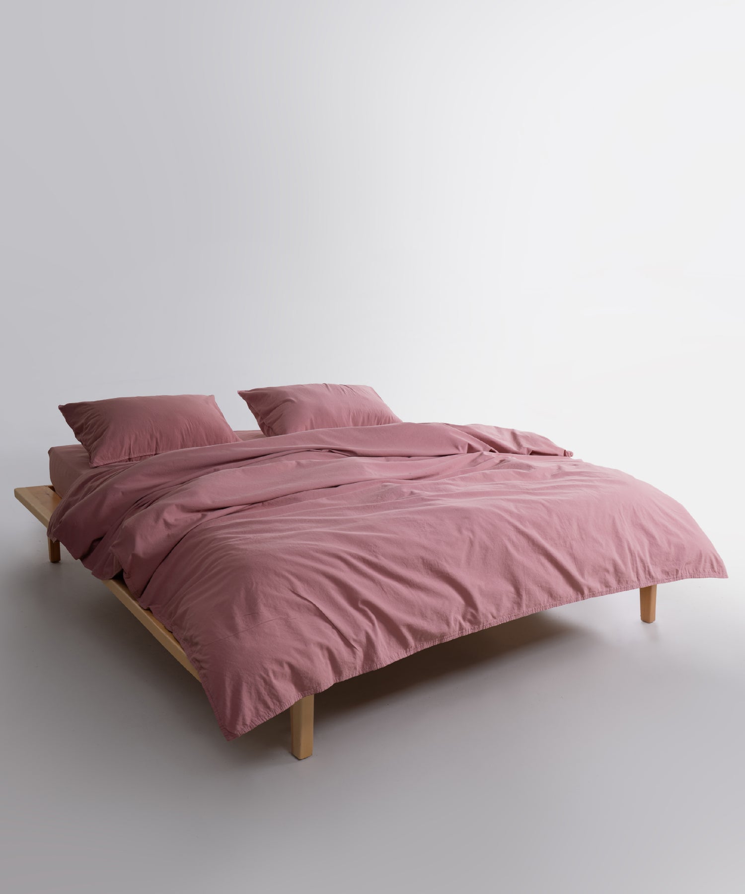 Old Rose cotton pillowcase with envelope closure and double stitched edge detail