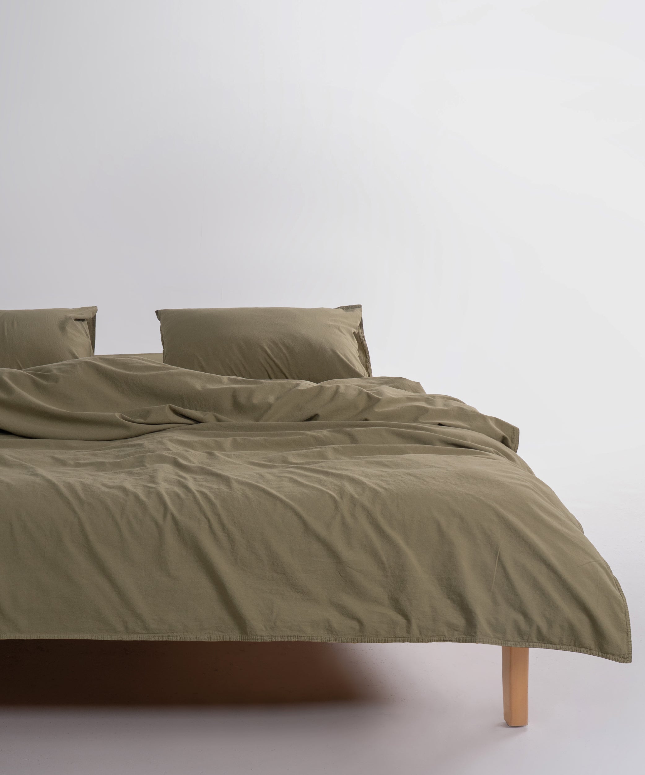 Elasticated edges for a secure fit