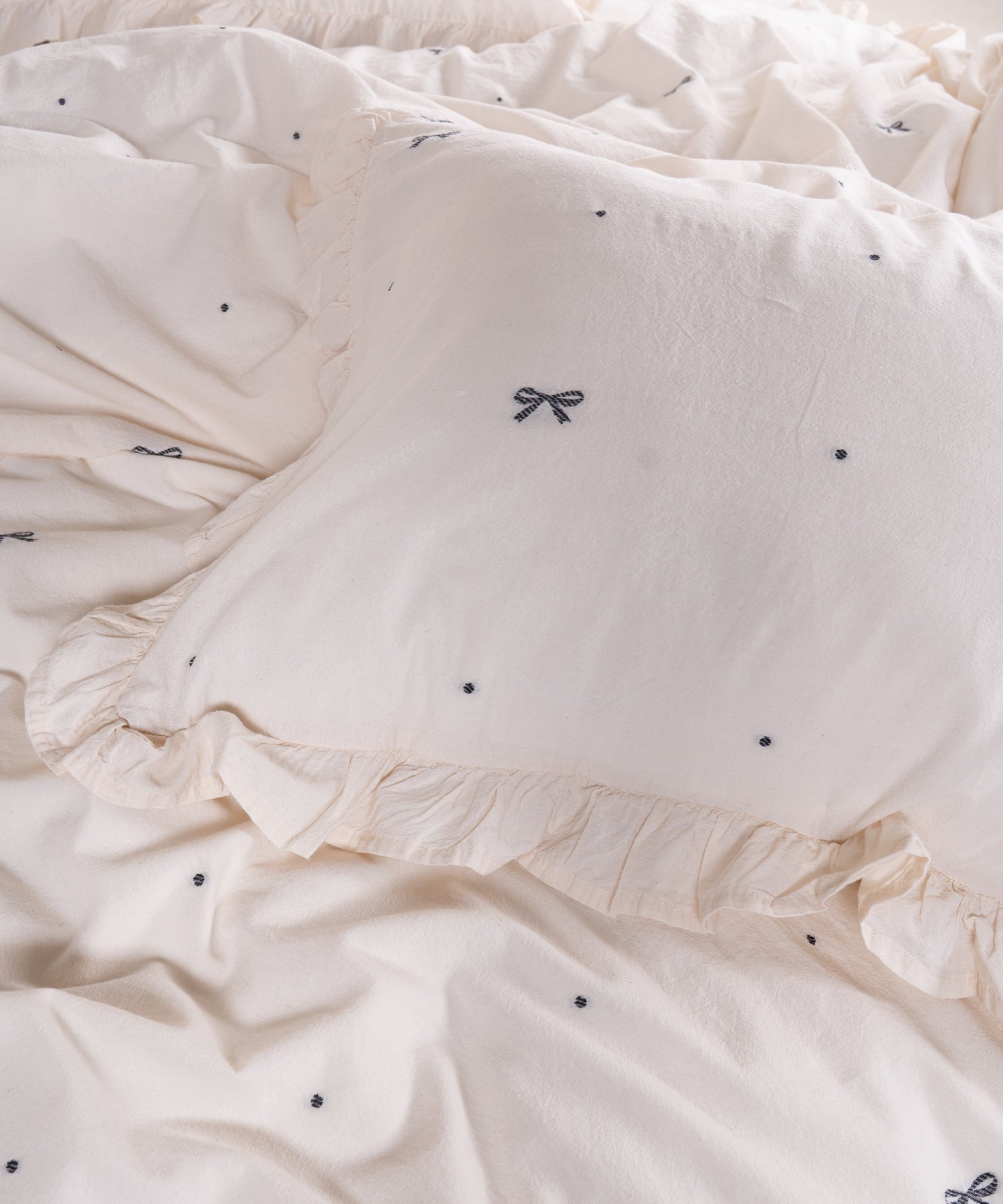 Envelope closure pillowcase in cream garment washed cotton with ribbon weave – Limasso London