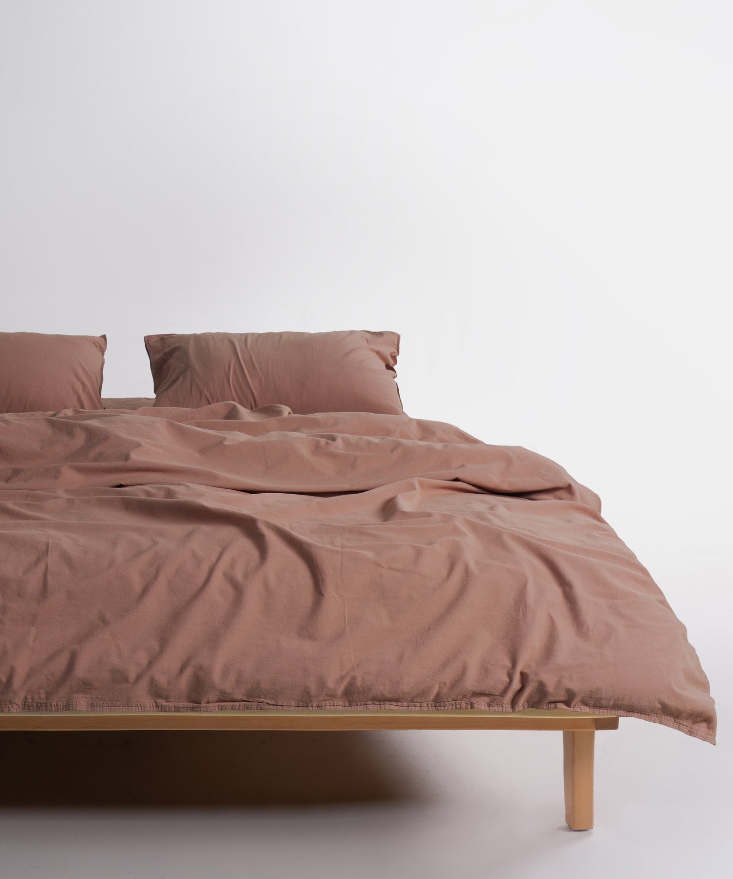 Premium breathable cotton bedding for modern UK bedrooms. Soft, durable and timelessly elegant.