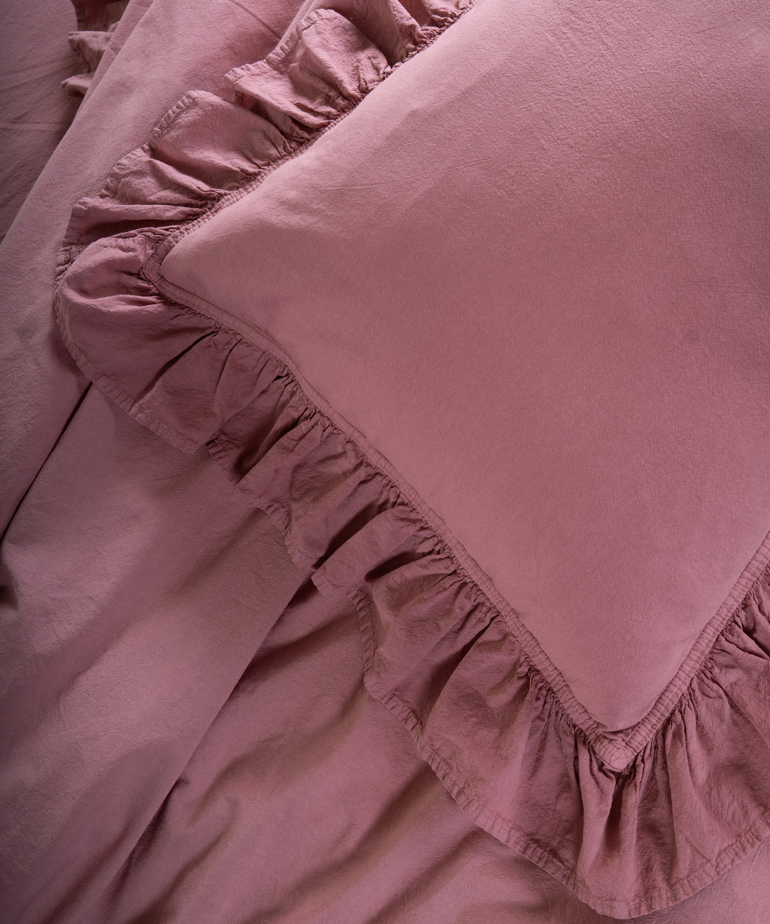Old Rose stonewashed 100% cotton pillowcase with soft ruffle edge and breathable natural fabric, designed for elegant UK bedrooms.