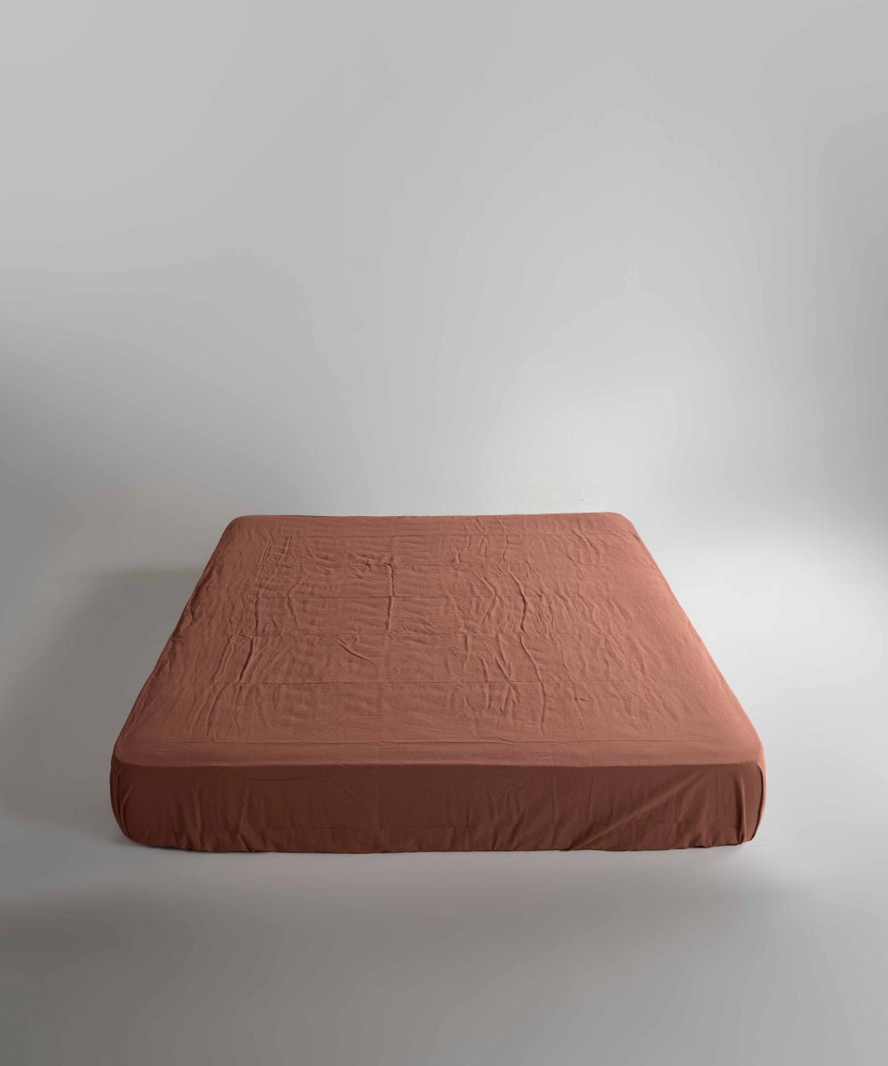 Soft stonewashed cotton fitted sheet in Autumn colour, designed for breathable comfort and a perfect fit. Ideal for UK beds with multiple size and depth options.