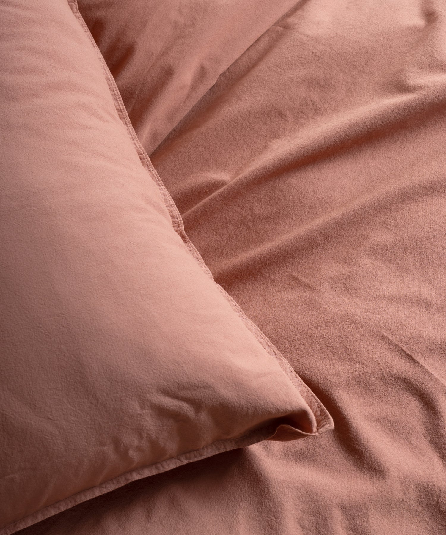 Stonewashed 100% cotton pillowcase set in Commercer colour, 50x75cm soft breathable pillow covers with envelope closure, luxury UK bedding