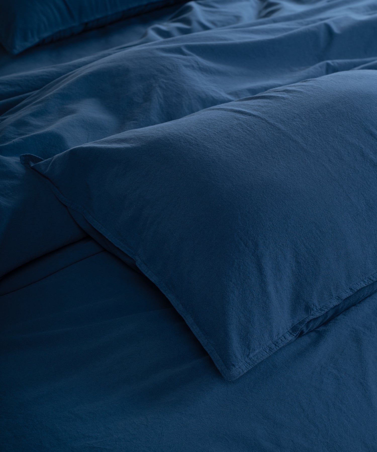 Stonewashed 100% cotton pillowcase set in dress blue, 50x75cm, made from soft breathable cotton with envelope closure and durable double-stitched edges