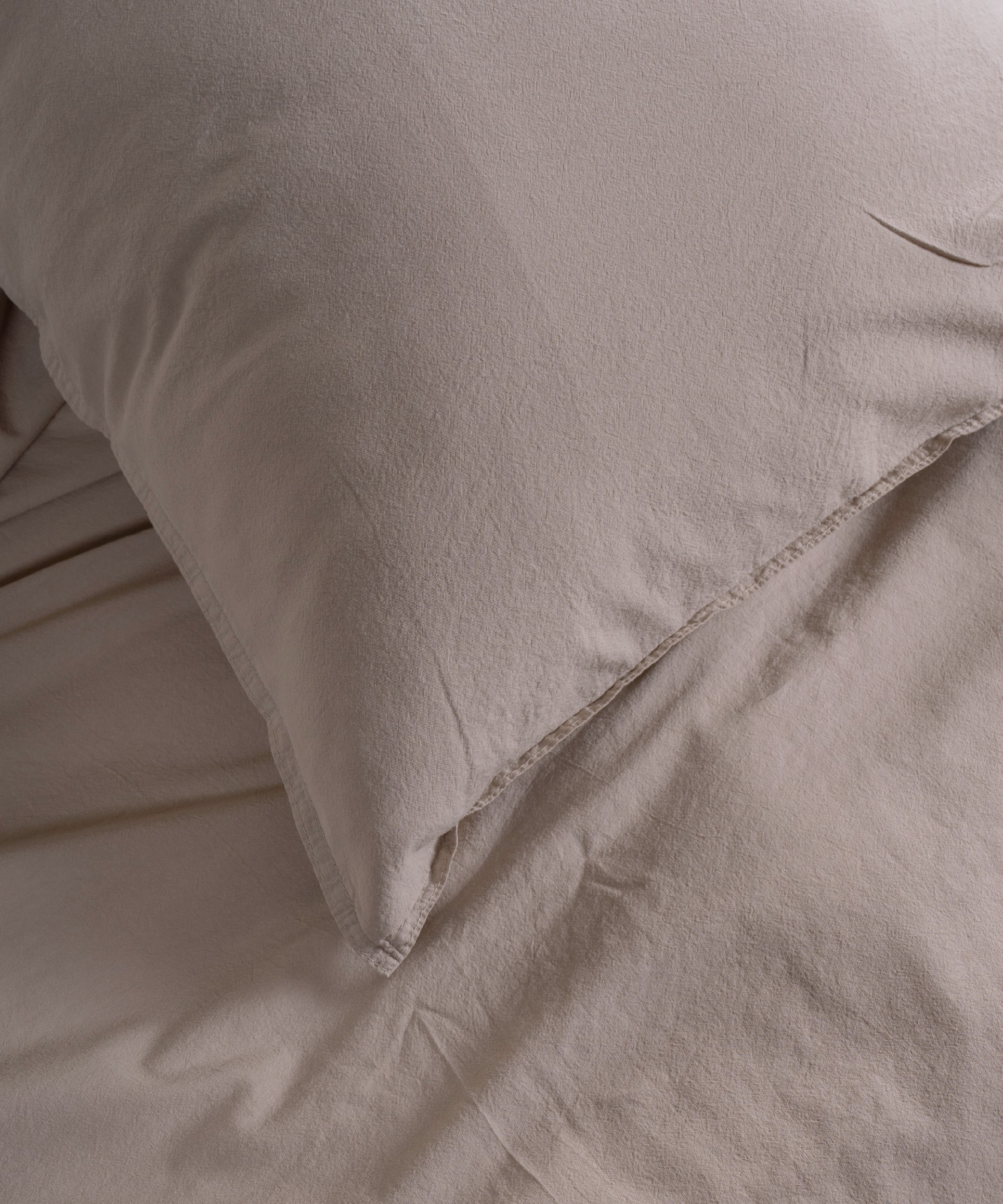 Stonewashed cotton pillowcase pair in oxfordtan beige, 50x75 cm, envelope closure
