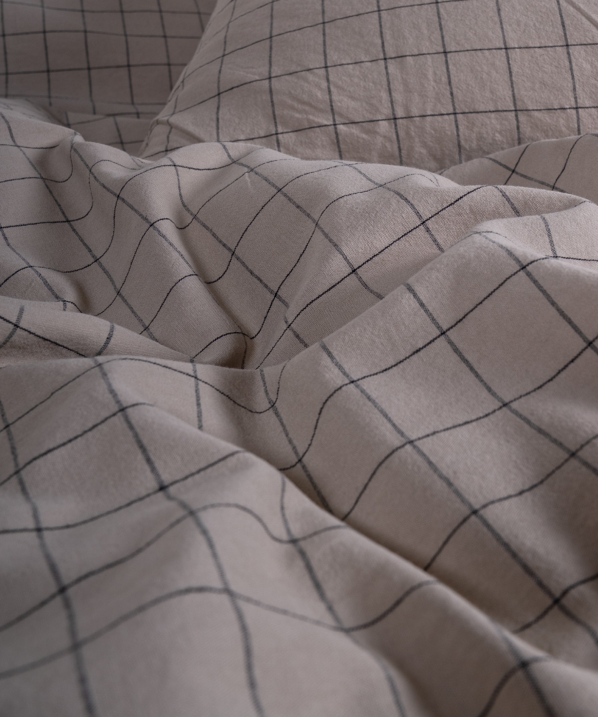 Close-up of the stonewashed 100% cotton fabric, showing its naturally soft feel and gently lived-in texture in Oxford Tan.