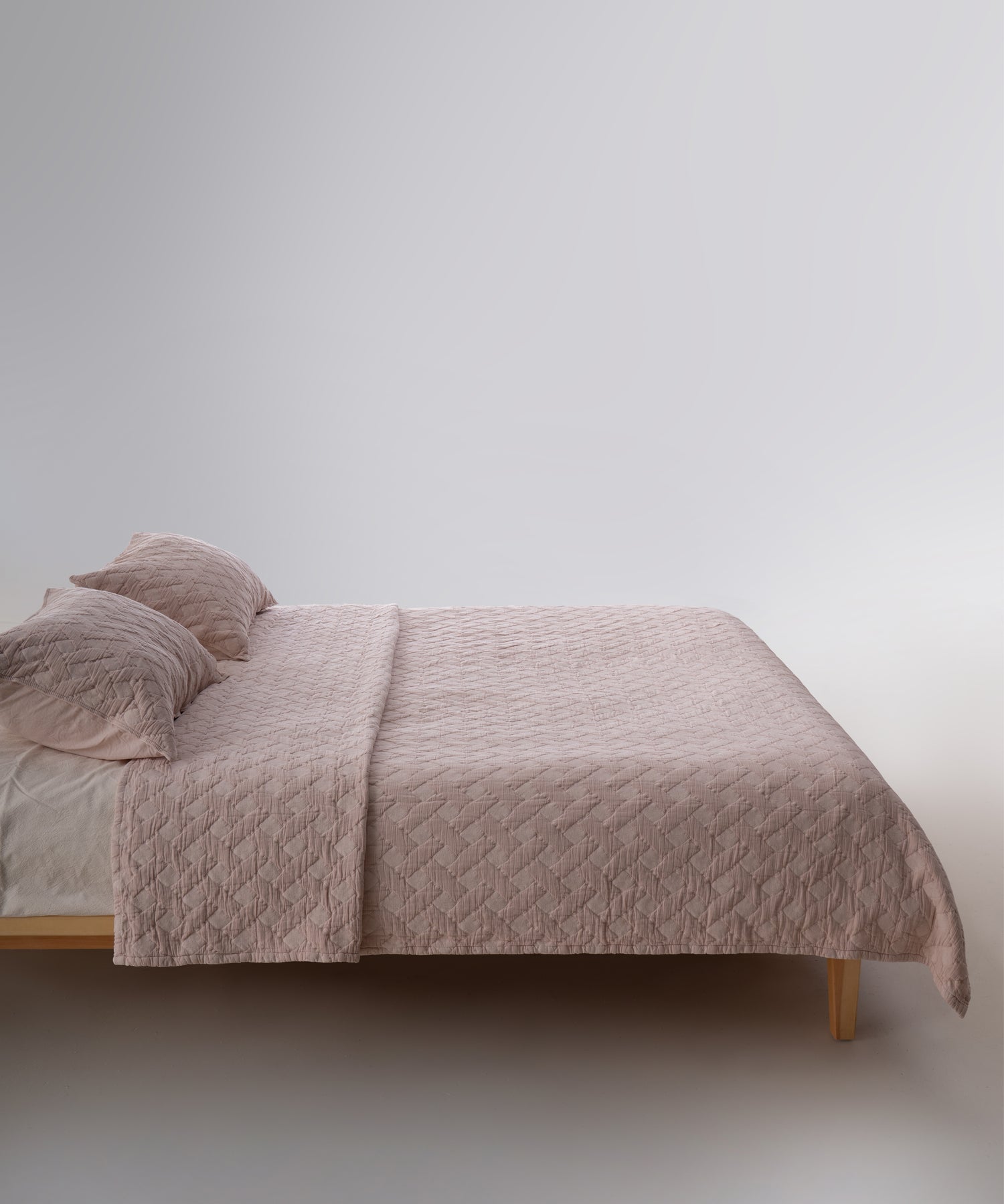 Brianna 100% Cotton Stonewashed Bedspread Set- Pristine