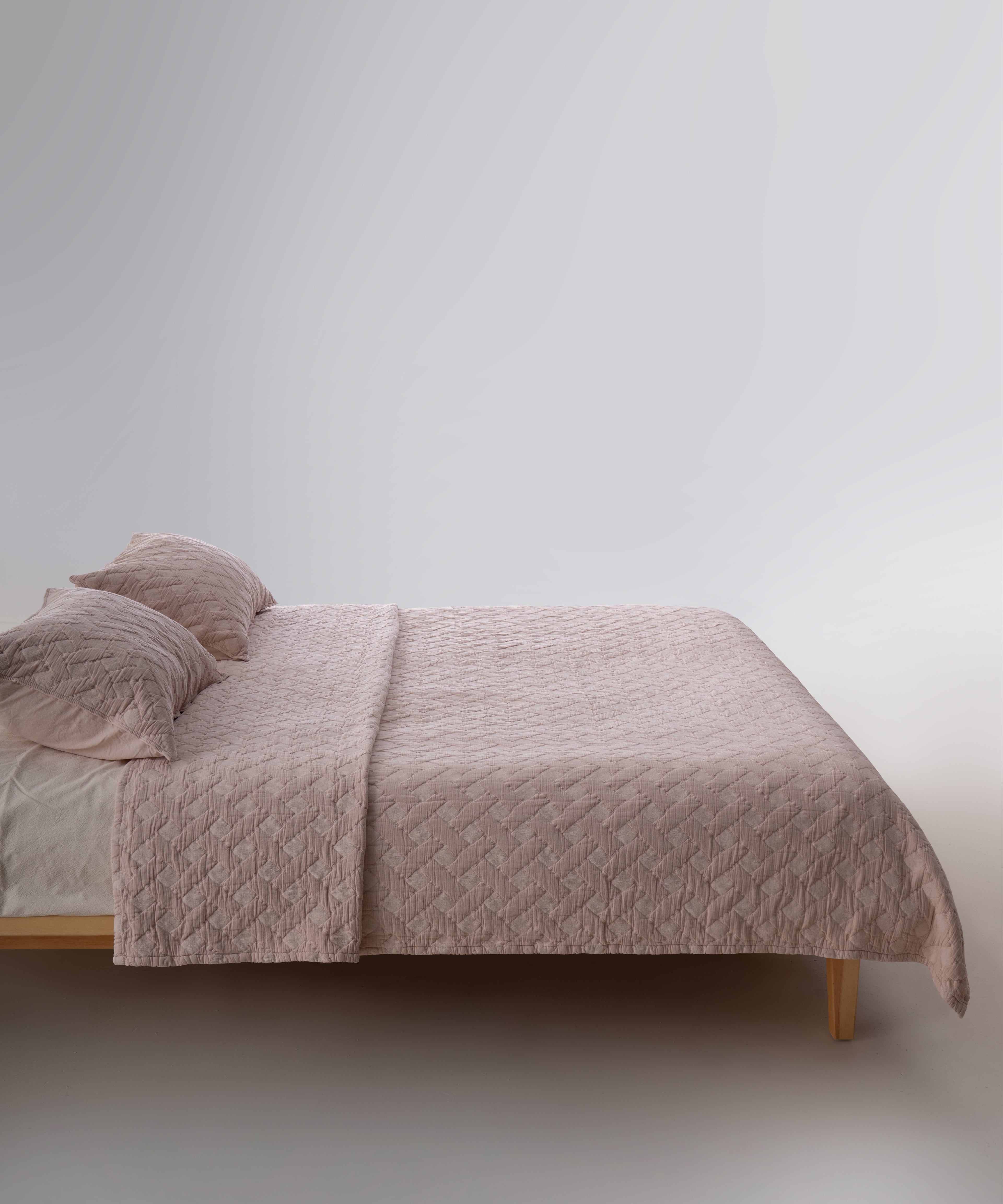 Brianna 100% Cotton Stonewashed Bedspread Set- Pristine