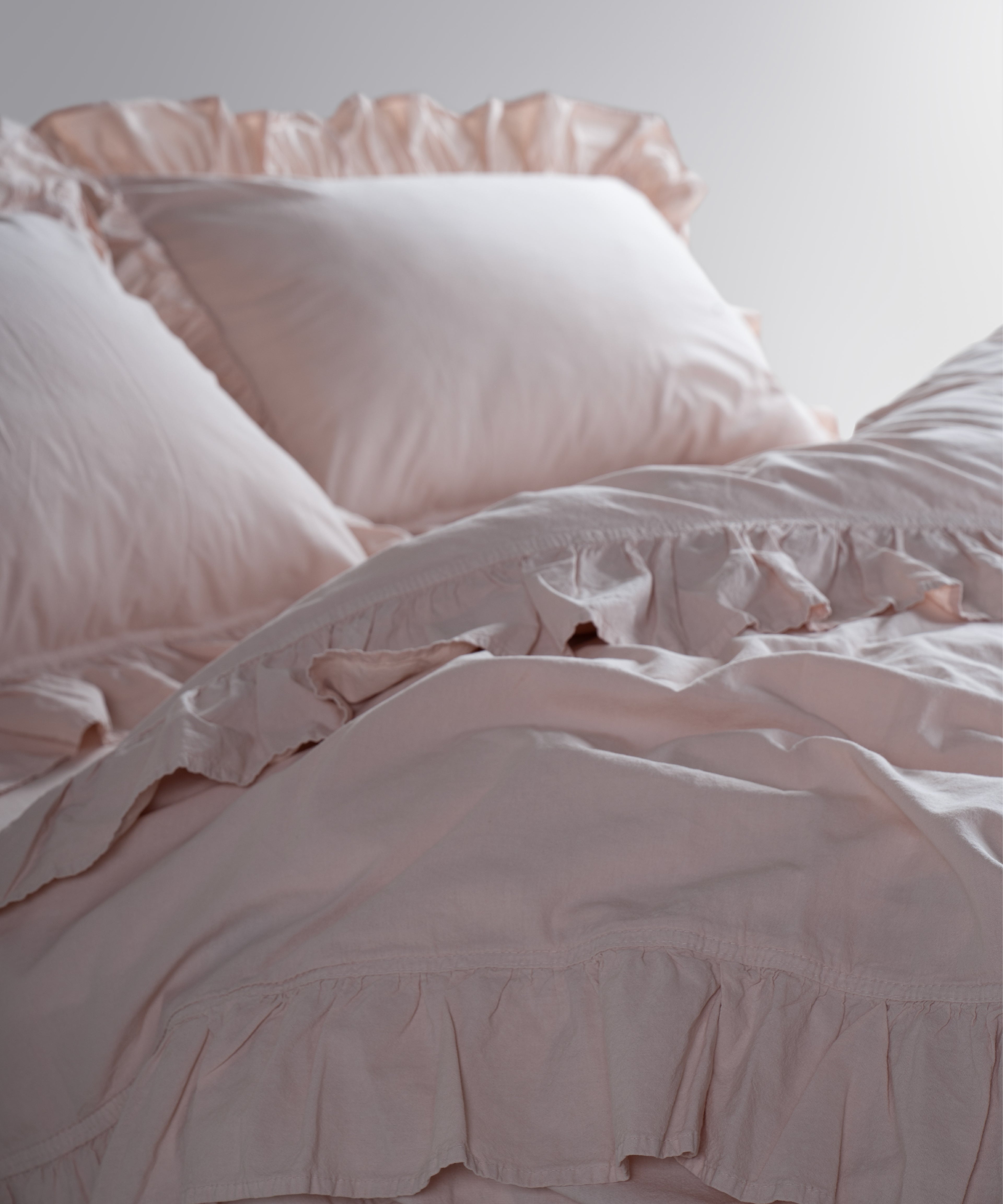 Stonewashed cotton pillowcase with ruffle edge from pristine duvet cover set